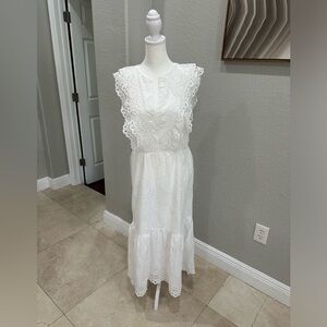 Vineyard Vines Beautiful White Sea shell embroidered Dress.